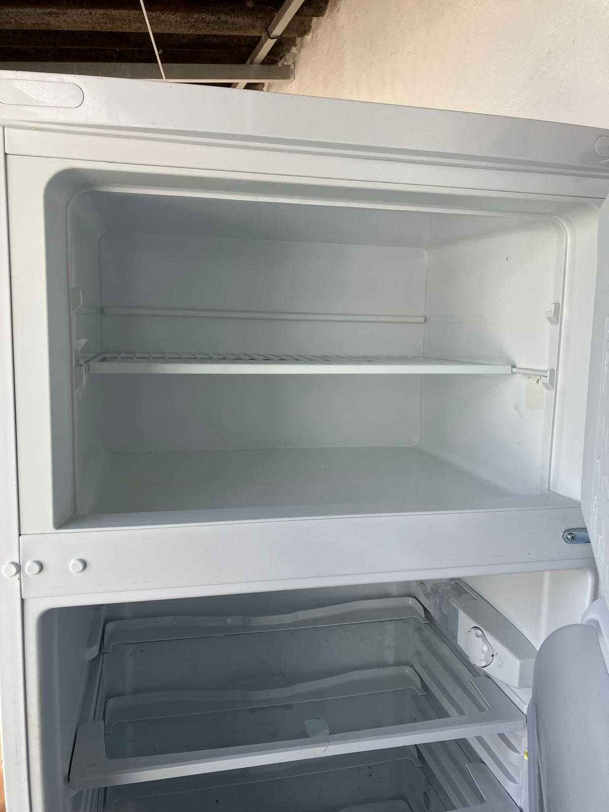 Frigorífico Indesit TAA 5 V 1 (180 cm - 415 L - Branco)