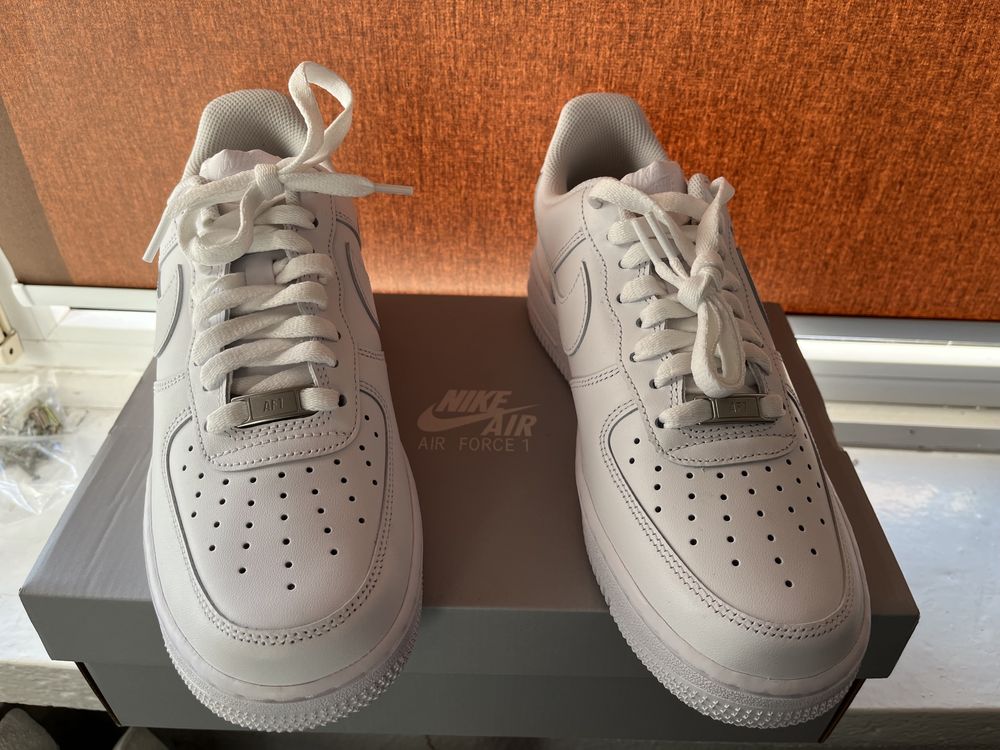 Sprzedam buty Nike Air Force 1 '07 rozmiar 44 28 cm