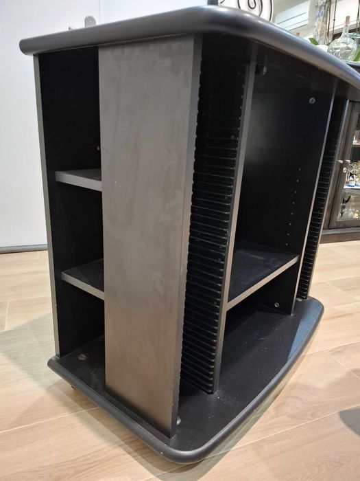 Mesa TV com rodinhas