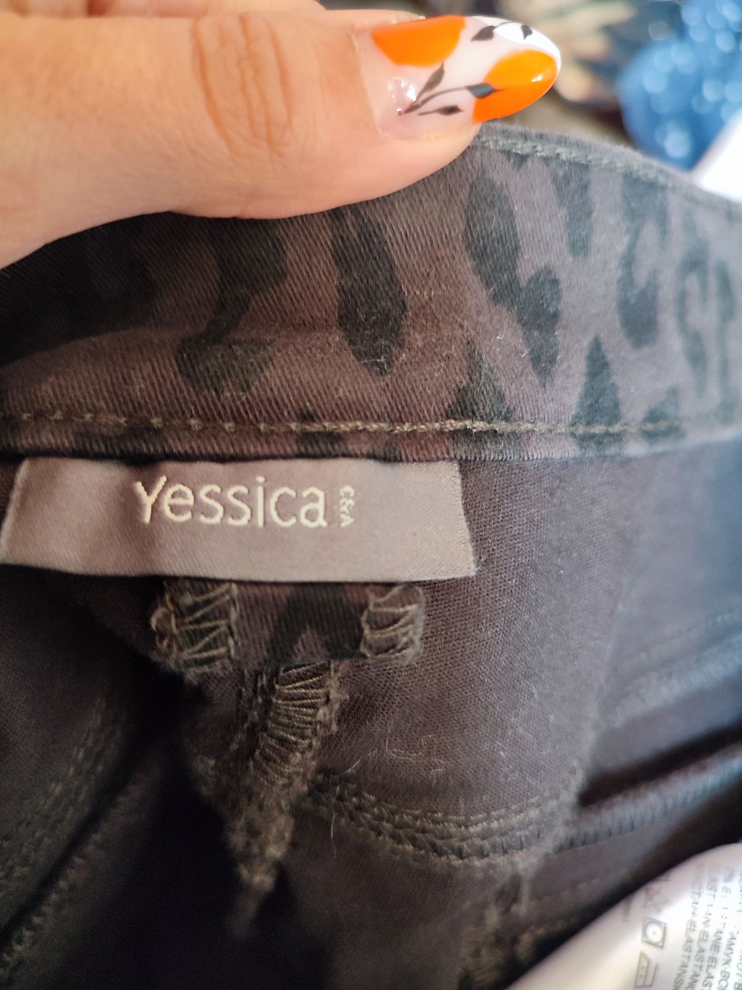 Spodnie w panterkę Yessica C &A