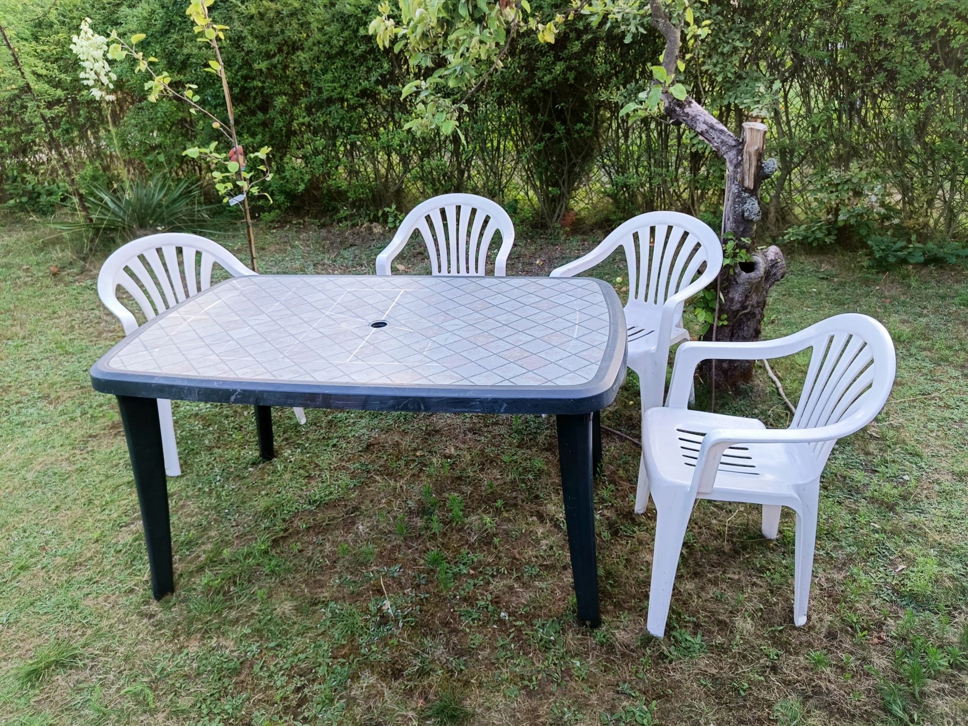 Stół ogrodowy + komplet krzeseł (4szt)
