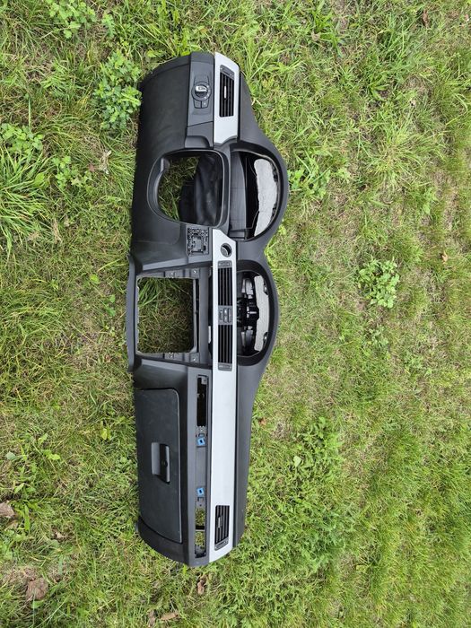 Deska kokpit konsola BMW e90 navi kubki