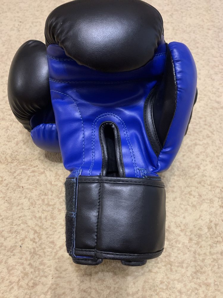 Боксерські рукавички EVERLAST в дуже класному стані