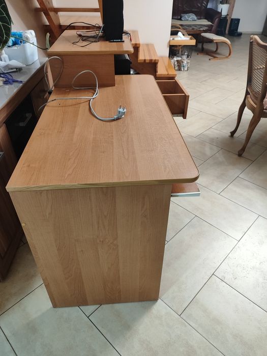 Biurko za darmo.Monitor gratis.