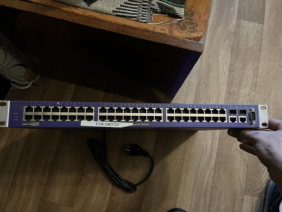 Extreme Networks Summit 200-48 – 48-портовий керований комутатор L2/L3