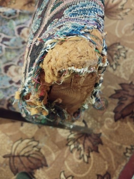 Продам одно кресло под ремонт и два стула под ремонт