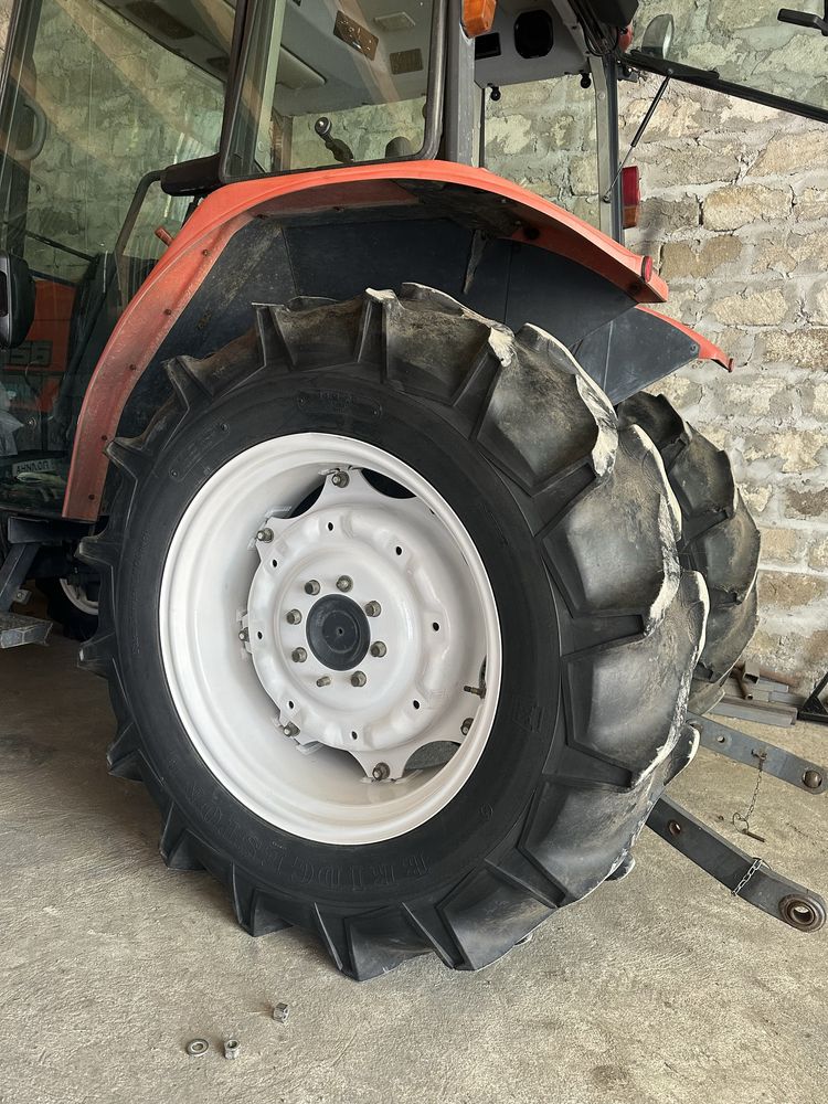 Продам шини на трактор 14.9-28