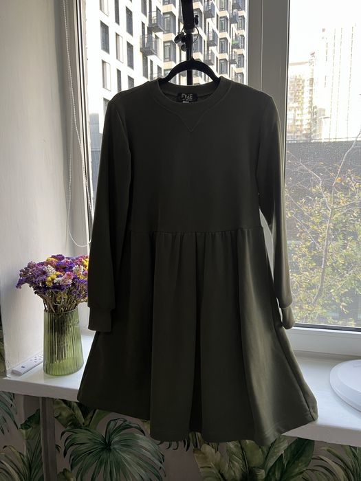 Сукня оливкового кольору