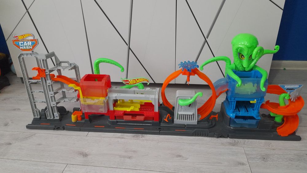 Tor Hot Wheels mega myjnia Atak Ośmiornicy