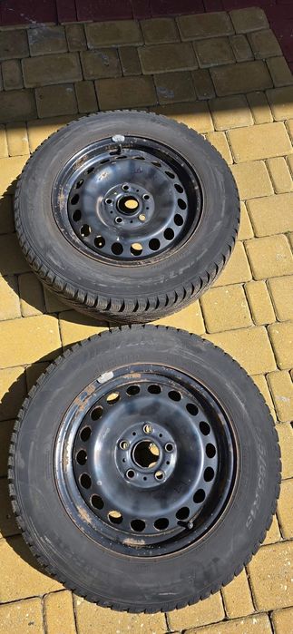 Felgi stalowe z oponami zimowymi