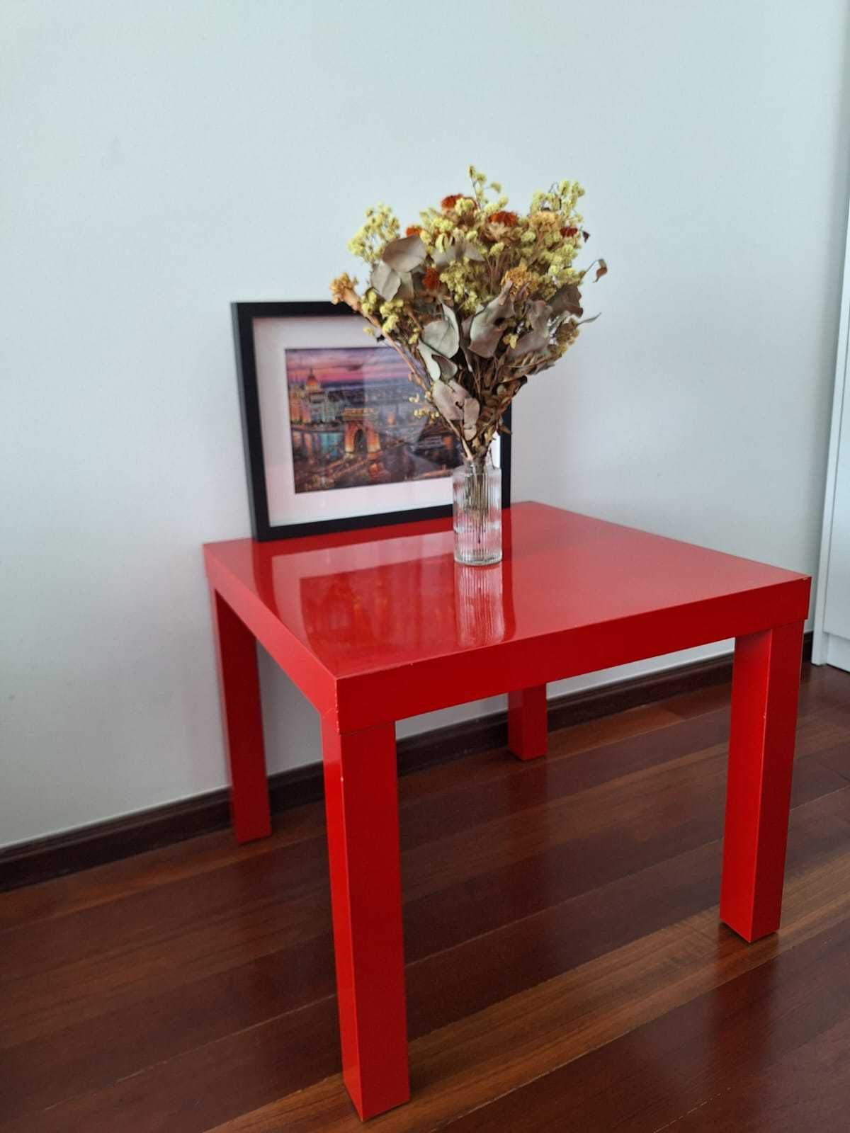 Mesa de centro quadrada vermelha