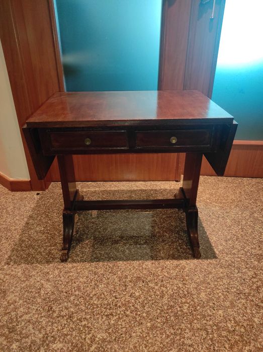 Móvel TV ou mesa de apoio com 2 gavetas e 2 abas de cada um dos lados