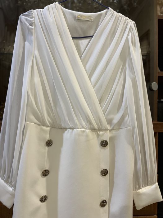 Сукня біла в класичному стилі,розмір М