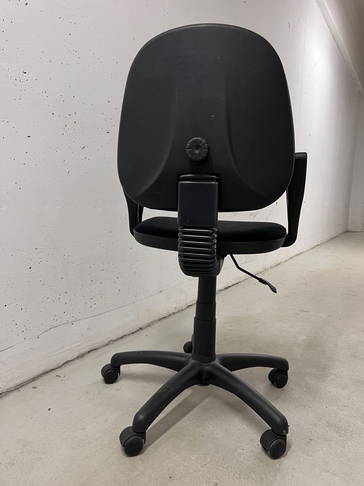 Fotel krzesło biurowe w bardzo dobrym stanie