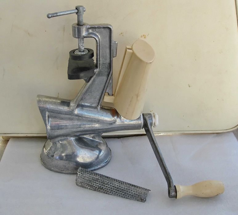 Соковыжималка ручная шнековая СБ 2. Знамя Октября. СССР.