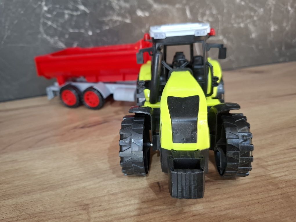 Traktor z przyczepą gospodarstwo pojazd rolniczy