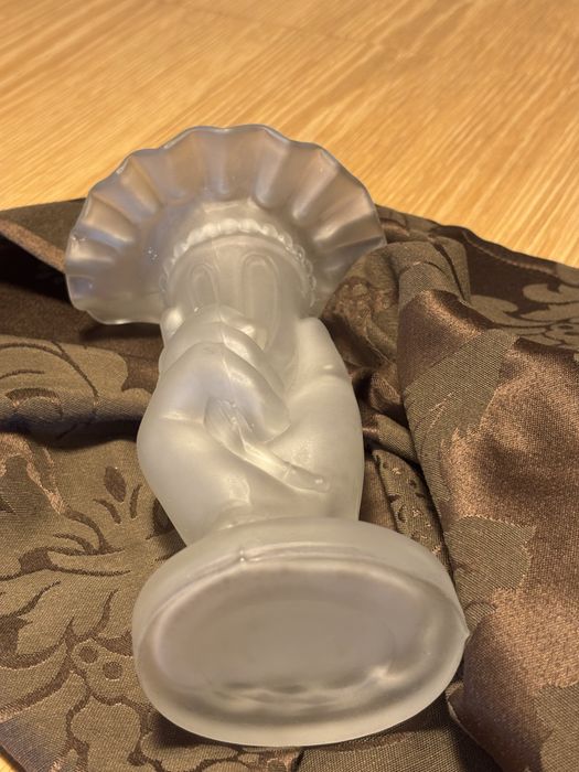 Jarra antiga em vidro fosco.