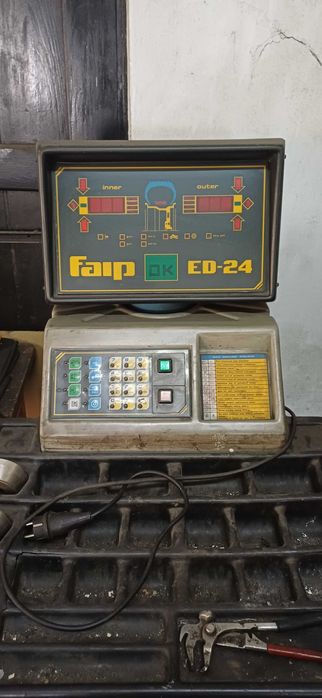 Máquina de equilibrar pneus ligueiros - FAIP ED-24
