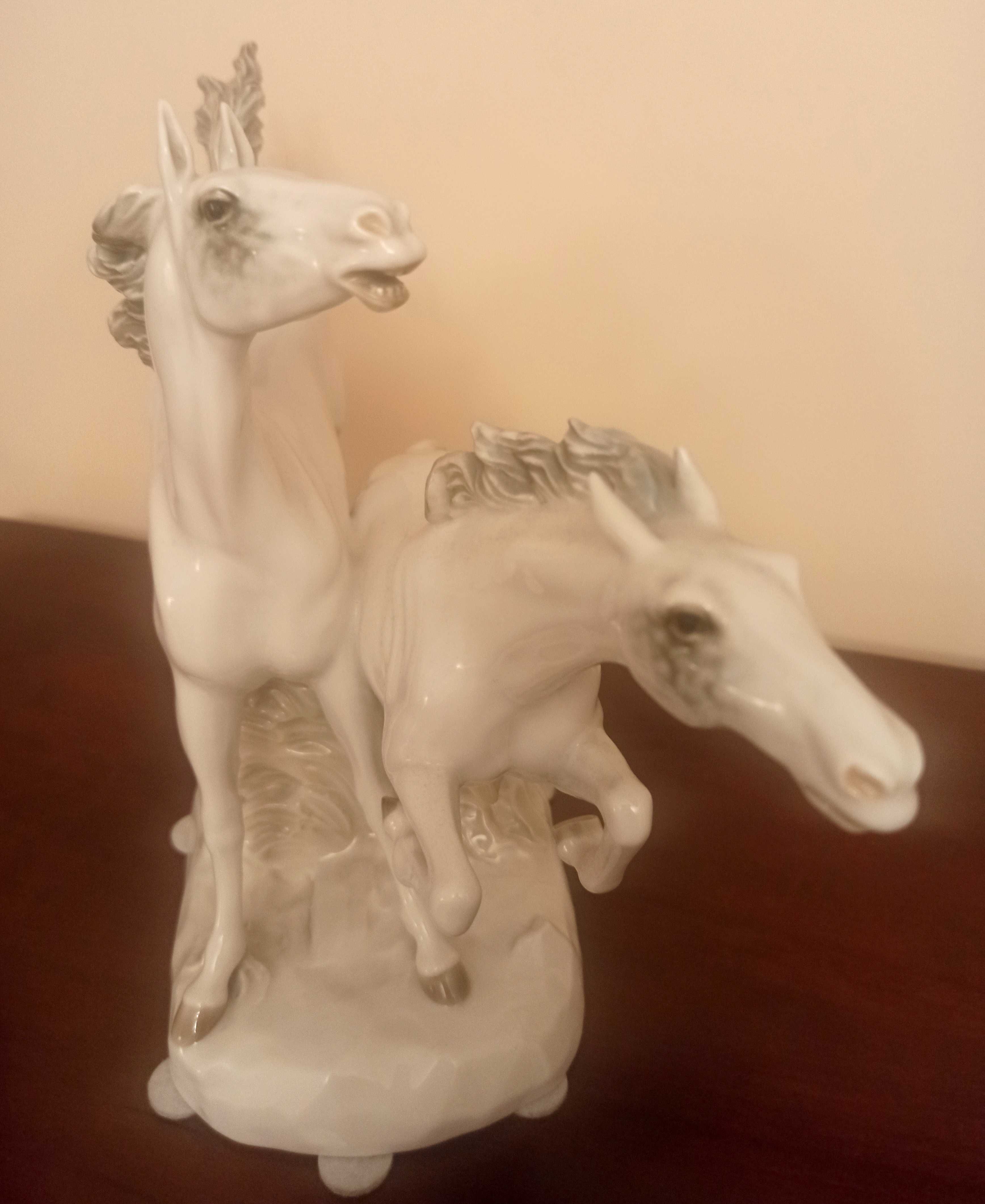 Galopujące konie figura  ,Hutschenteuther model M. H. Fritz.