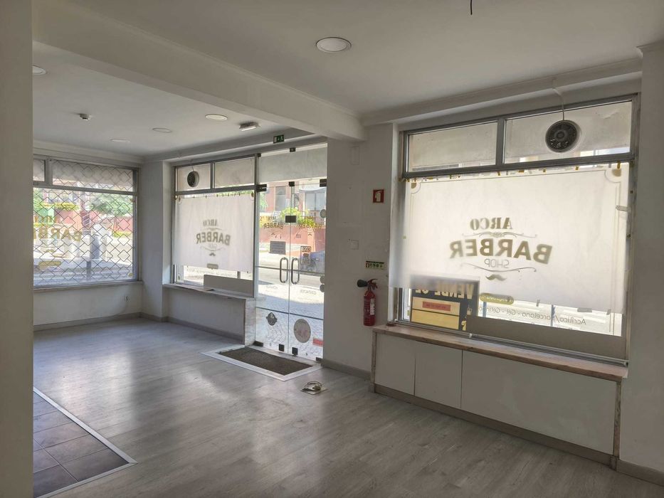 Loja para Venda no Cacém bem localizada com 75m2 em 2 pisos