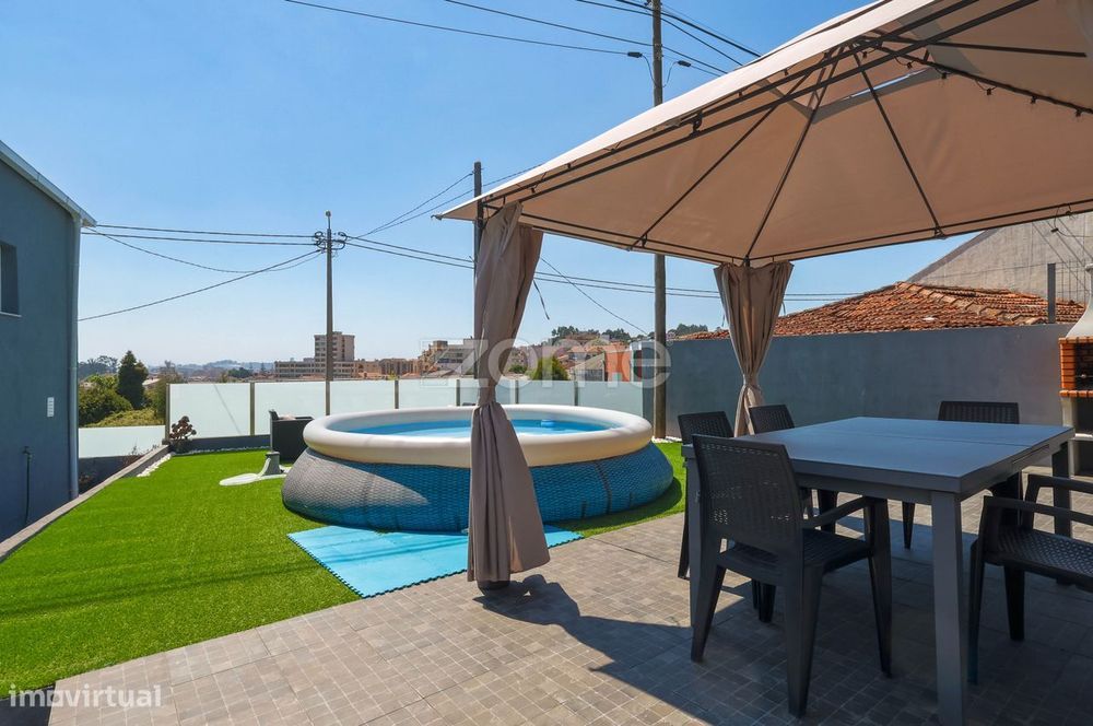 Moradia T1+1 Remodelada com Espaço Exterior – Fânzeres, Gondomar