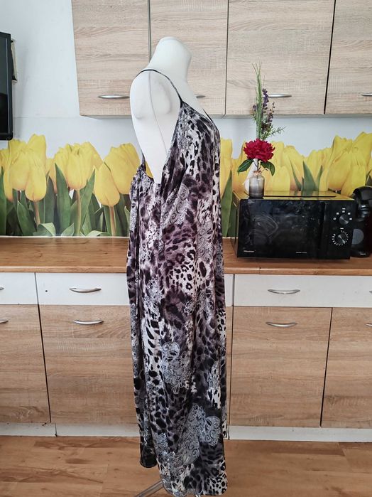 Lekka, ciekawa letnia sukienka Shein rozmiar 46/48 poliester panterka