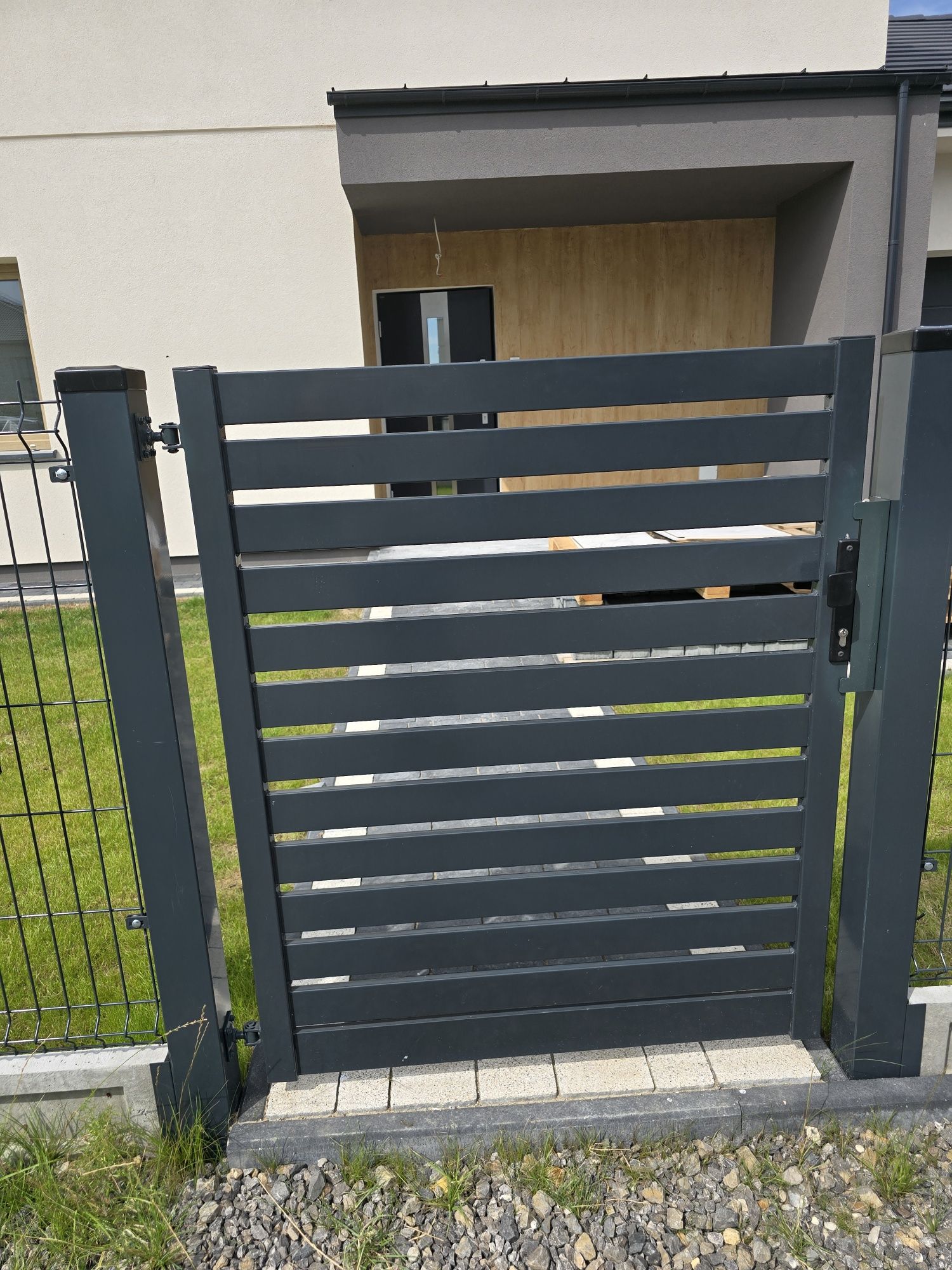 Brama dwuskrzydłowa 3 m metrowa z bramką słupkami
