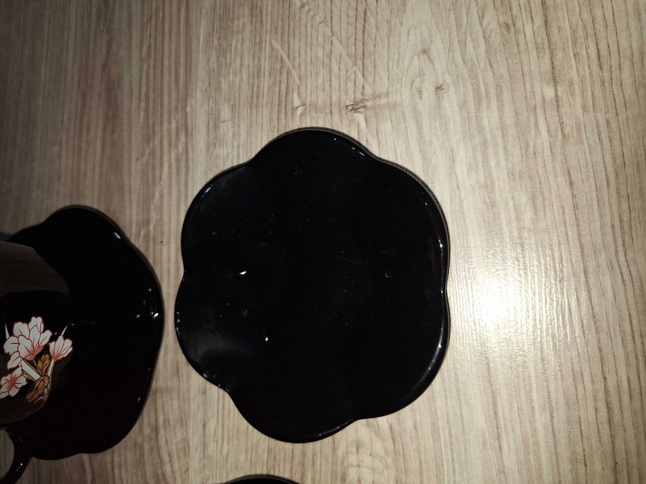 Filiżanki 6 szt. z cukiernicą prl