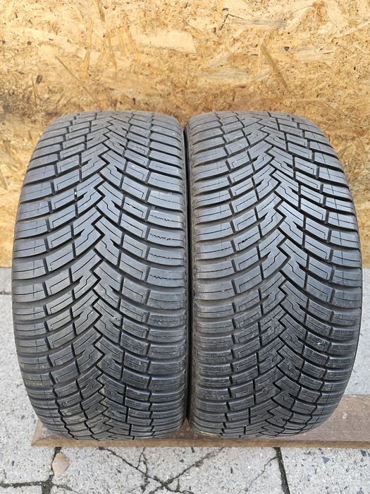 Idealne!!  7,5mm. 225/40 r18 Pirelli Cinturato All Season.  2022r.