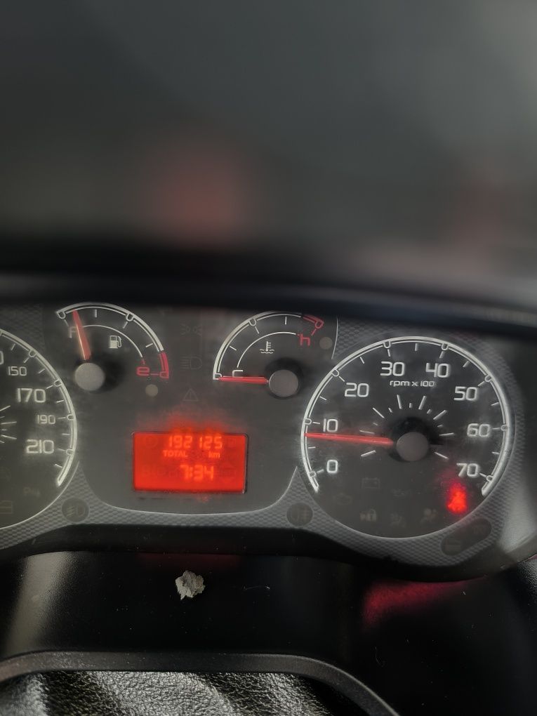 Fiat Doblo de 5 lugares . Fazemos financiamento.