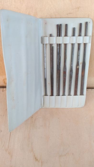 Набор инструментов: кейс, надфили, ключи.