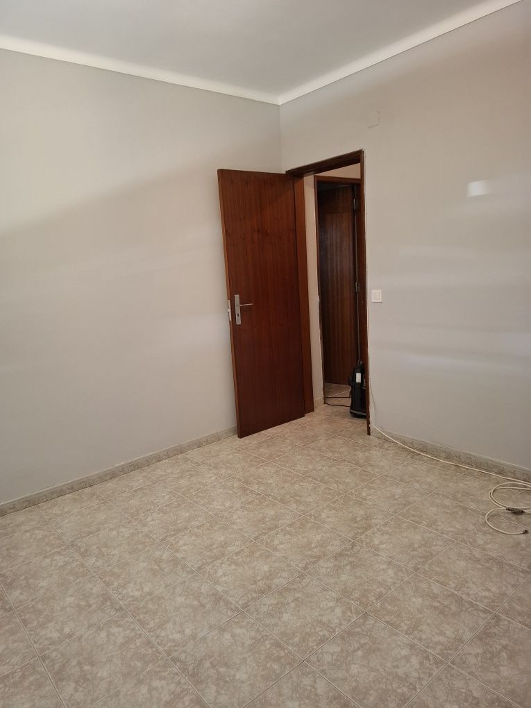 T2 + 1 no Casal do Marco para Arrendamento