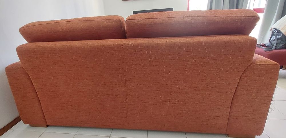 Sofá de 3 lugares em Tecido Laranja