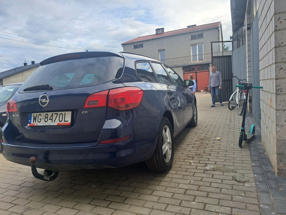 Sprzedam Astra J 1.7Diesel. ADTR uszkodzony silnik