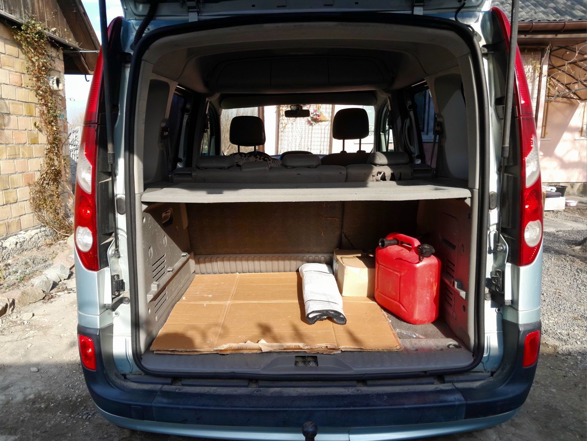 Продаю RENAULT КANGOO 2008г (пассажир) газ/бензин,  мотор 1,6л