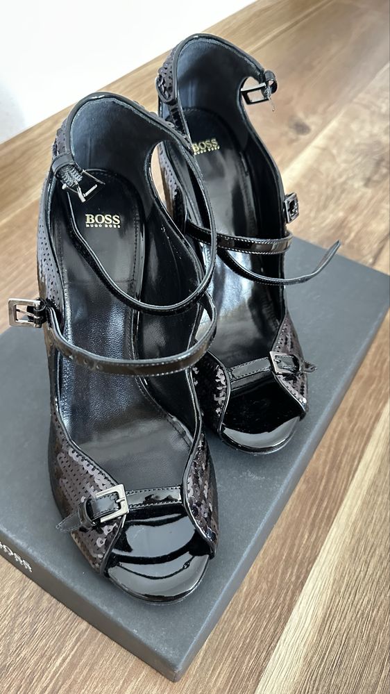 Туфлі-босоніжки жіночі Boss (italy) в стані нових 38 розмір