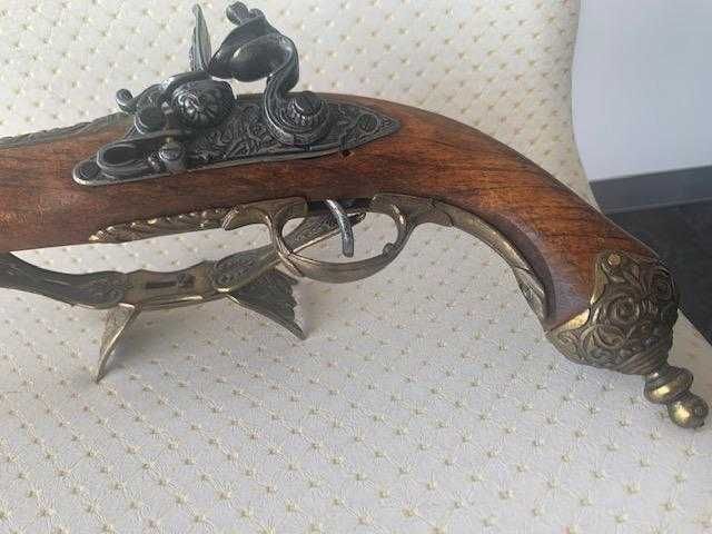 Pistola antiga de decoração e coleção