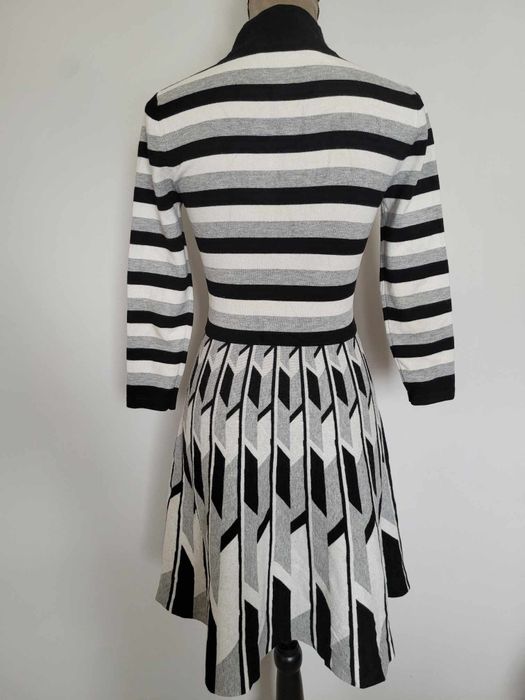 Biało szaro Czarna sukienka Karen Millen 
Stan bardzo dobry 
Rozmiar S