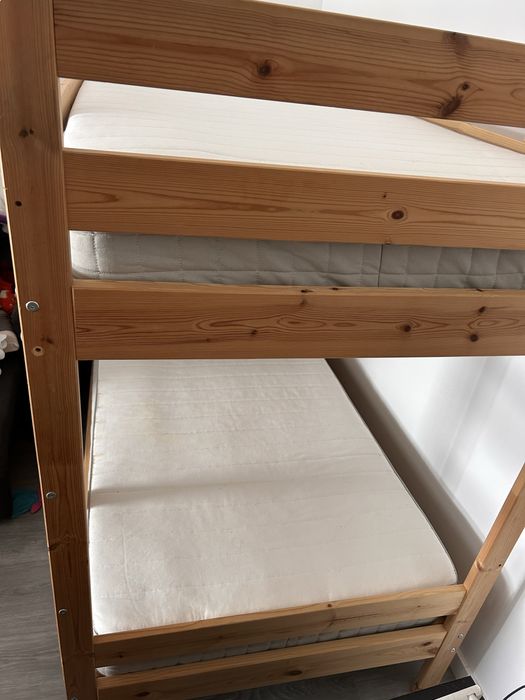 Cama ikea com 1 colchao usado