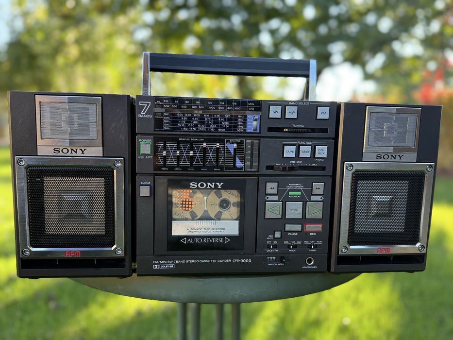 Продам магнитолу SONY CFS-9000