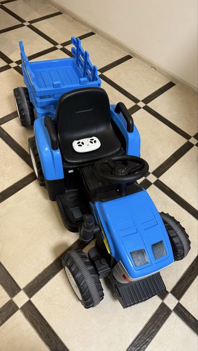 Продам Трактор дитячий на акумуляторі