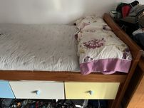 Cama de solteiro em madeira maciça