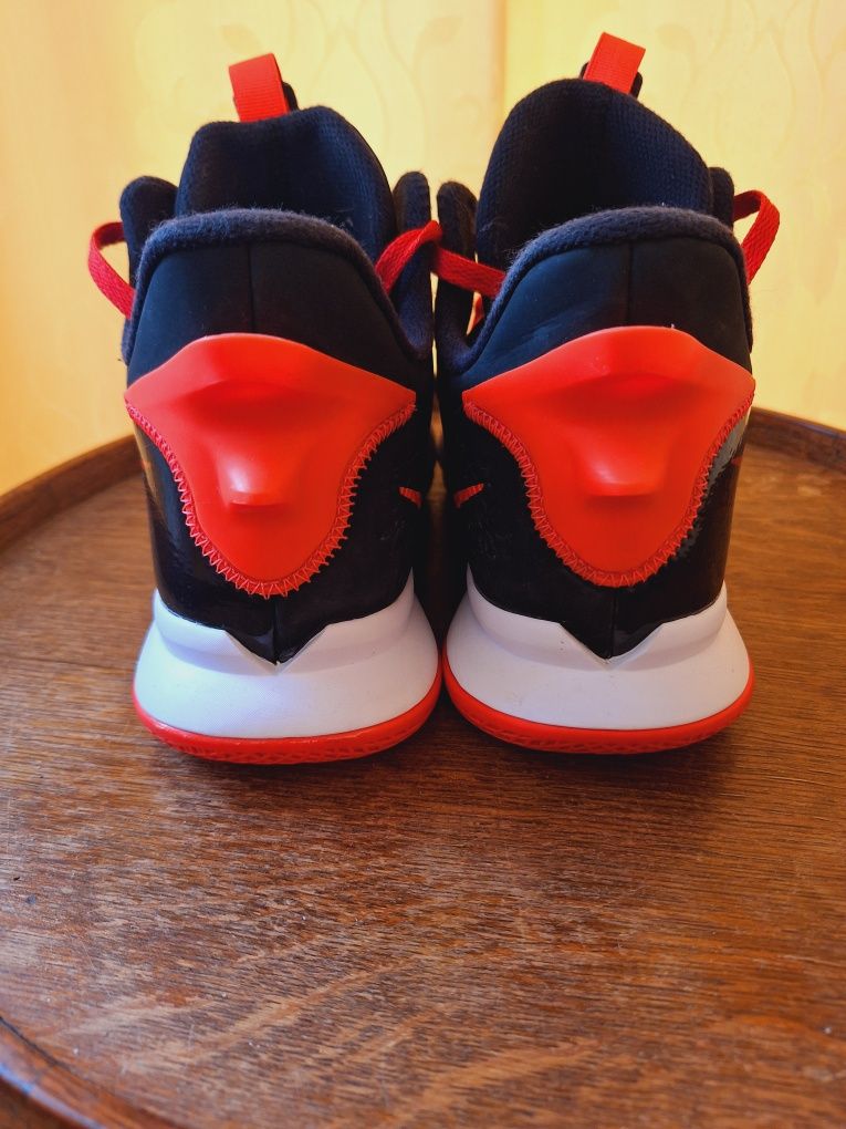 Buty Nike Lebron Witness 5 Bred z nowej kolekcji Stan idealny! Okazja!