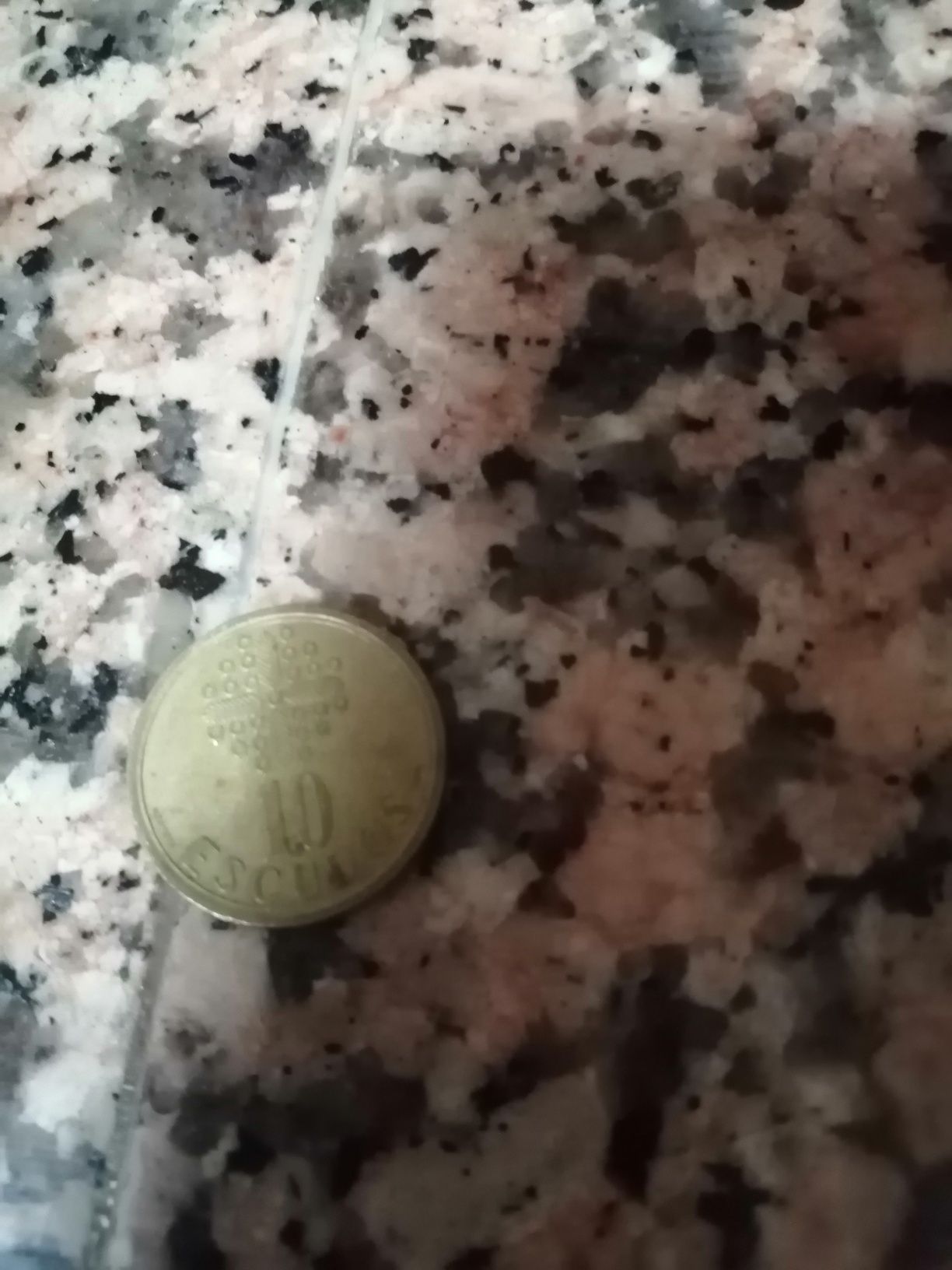 Duas moedas de 10 e 5 escudos