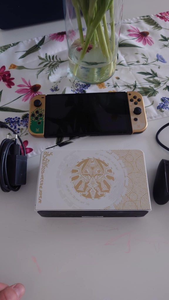 Nintendo Switch OLED Zelda TOTK Edition