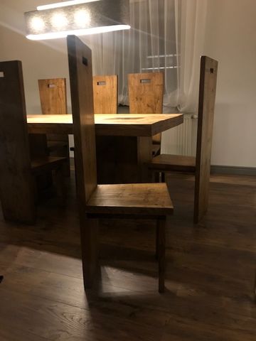 Dębowy komplet mebli do jadalni stół i osiem krzeseł