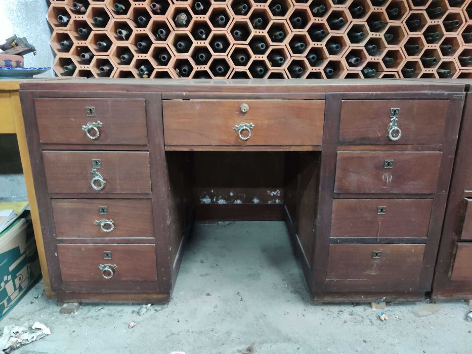 Três Secretárias Vintage com Gaveta Expositora