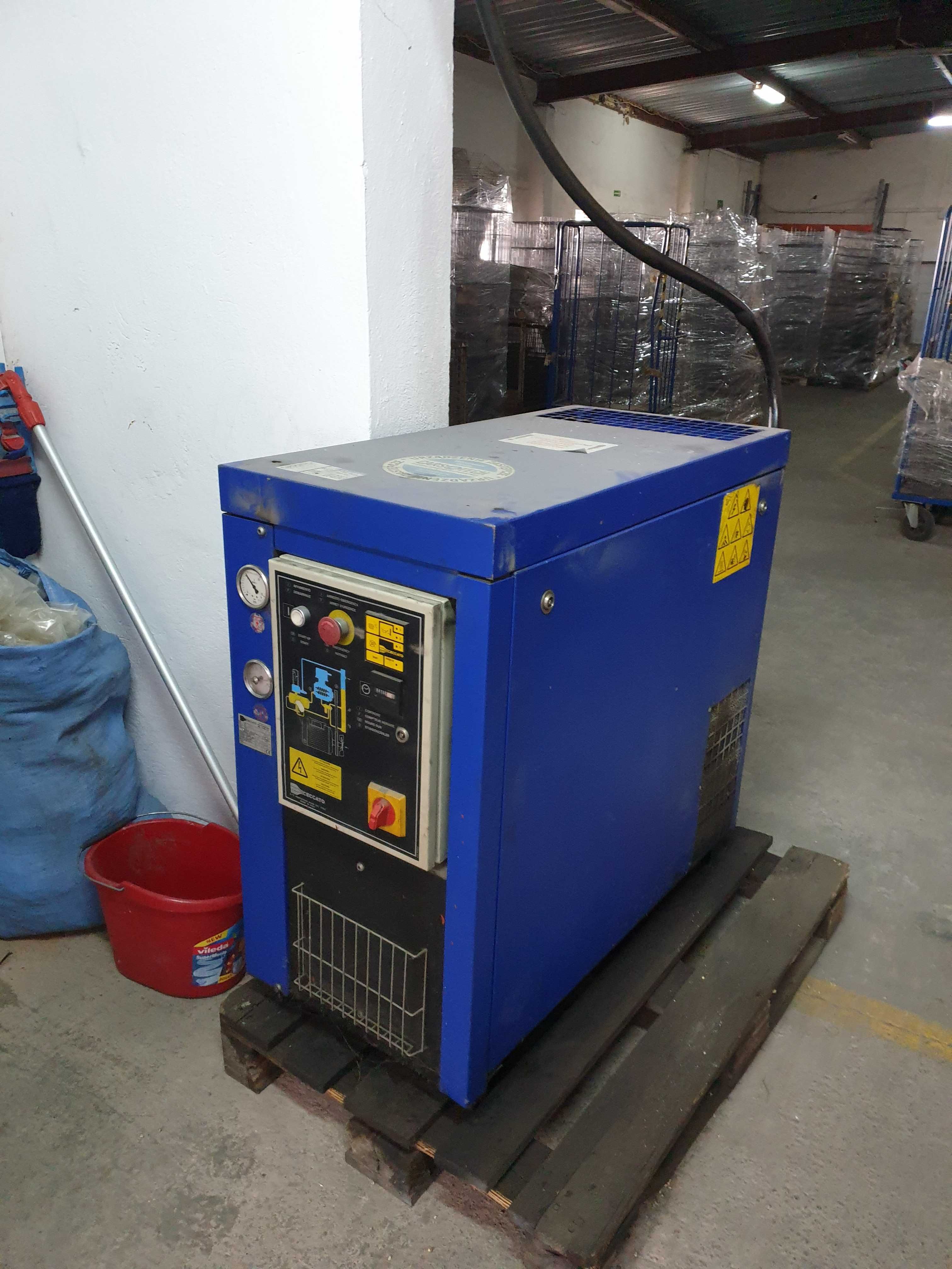 Kompresor śrubowy SPRĘŻARKA ŚRÓBOWA CECCATO 7114 BAR 8 KW 15