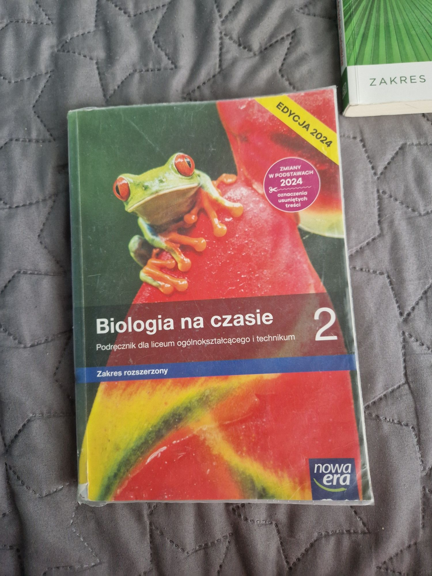Sprzedam te podręczniki do 1 i 2 klasy liceum tanio bo chce sie popros