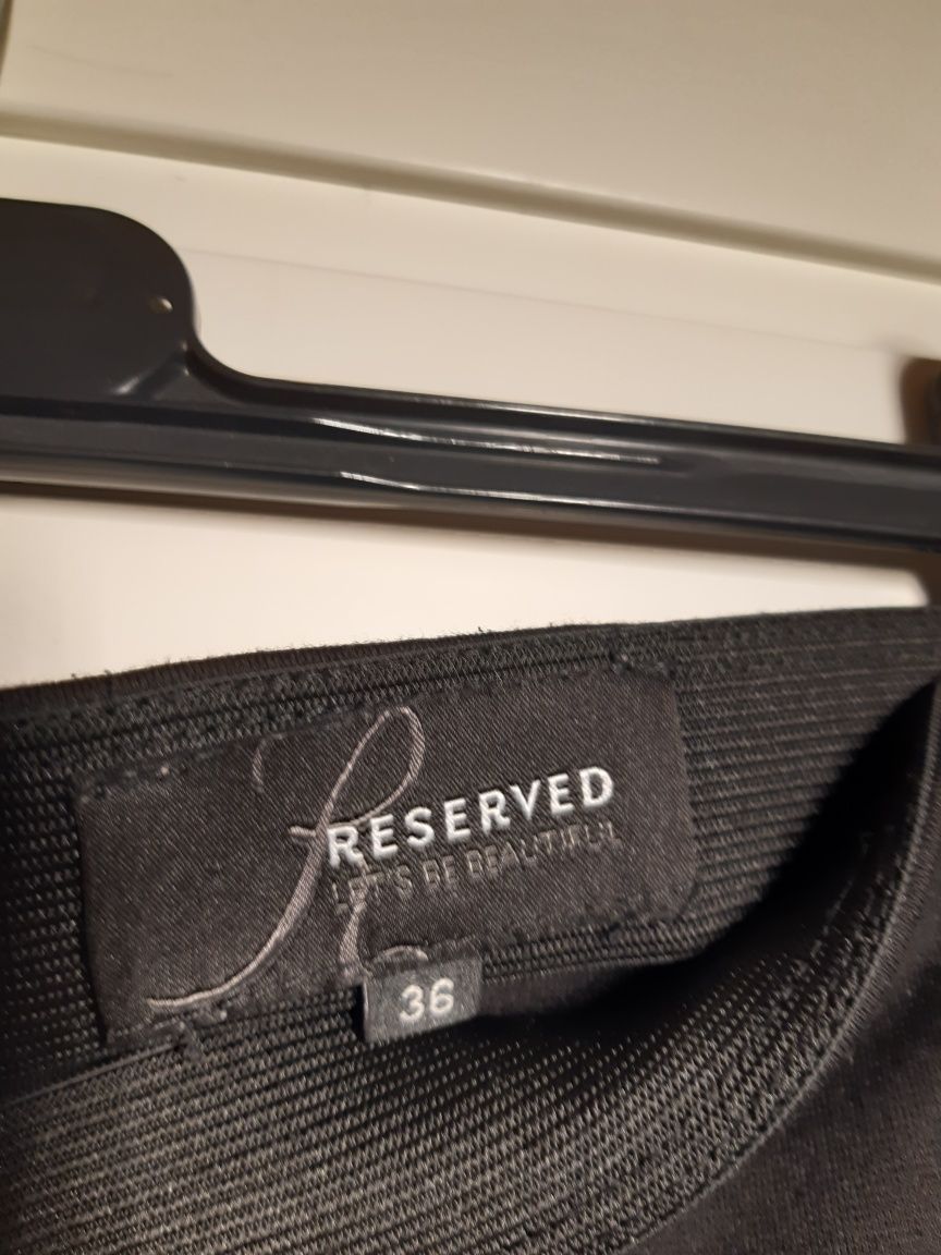 Czarna spódnica, Reserved